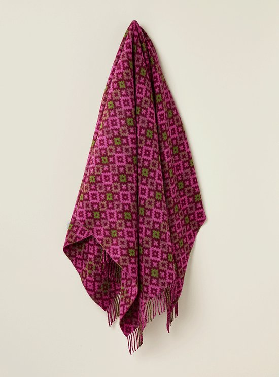 Foto: Bronte by moon plaid dartmouth burgundy 100 merino wol 140x185cm wollen deken paars roze made in uk