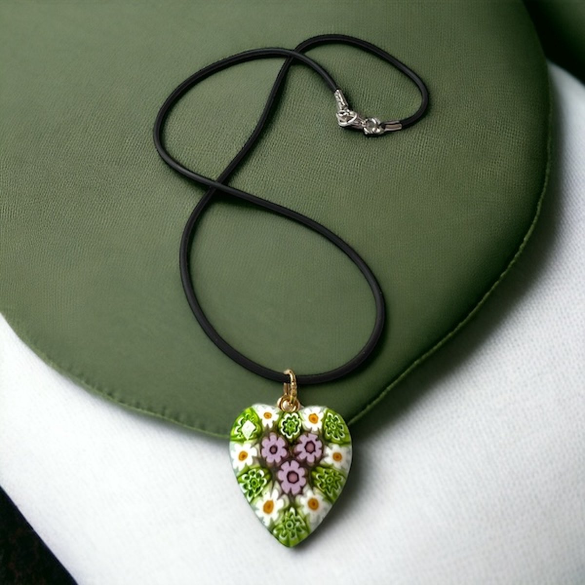 Corte Murrina - Amalfi hanger - Lavanda verde - met koord - 22mm - Groen - Wit - Lavendel - Exclusief bij Bella Murano