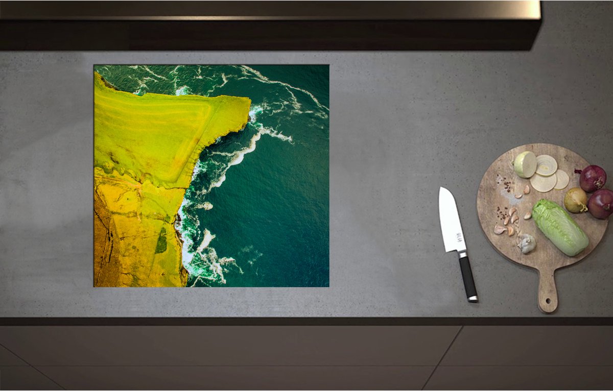 Inductieplaat Beschermer - Bovenaanzicht van de Kust van Ierland - 58x55 cm - 2 mm Dik - Inductie Beschermer - Bescherming Inductiekookplaat - Kookplaat Beschermer van Zwart Vinyl