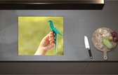 Inductieplaat Beschermer - Blauwe Origami Vogel op Hand van Mens in Groene Omgeving - 58x50 cm - 2 mm Dik - Inductie Beschermer - Bescherming Inductiekookplaat - Kookplaat Beschermer van Zwart Vinyl