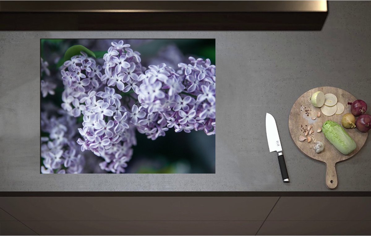 Inductieplaat Beschermer - Boeketjes van Paarse Sering Bloemen - 71x55 cm - 2 mm Dik - Inductie Beschermer - Bescherming Inductiekookplaat - Kookplaat Beschermer van Wit Vinyl