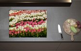 Inductieplaat Beschermer - Bloeiend Bloemenveld van Verschillende Kleuren Bloemen in de Lente - 70x52 cm - 2 mm Dik - Inductie Beschermer - Bescherming Inductiekookplaat - Kookplaat Beschermer van Wit Vinyl