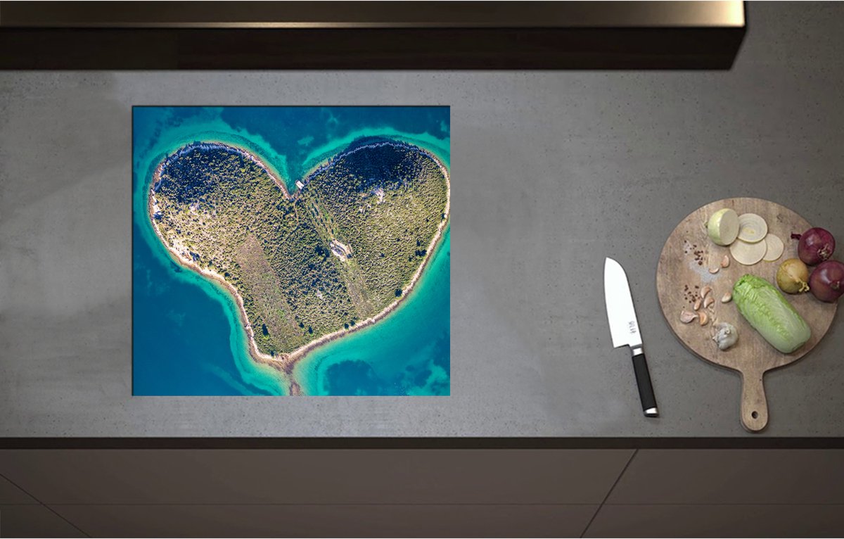 Inductieplaat Beschermer - Bovenaanzicht van Hartvormig Onbewoond Eiland in Tropische Zee - 57x52 cm - 2 mm Dik - Inductie Beschermer - Bescherming Inductiekookplaat - Kookplaat Beschermer van Wit Vinyl