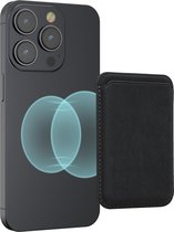 kwmobile pasjeshouder geschikt voor Apple iPhone 15 / 14 / 13 / 12 Series- Voor 3 pasjes - Van zachte stof - Compatibel met MagSafe in zwart
