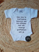 Nee niks koetsiekoe gewoon afblijven met die smerige graftakken van je, maat 74/80 [romper] [babykleding] [babyromper] [kraamcadeau]