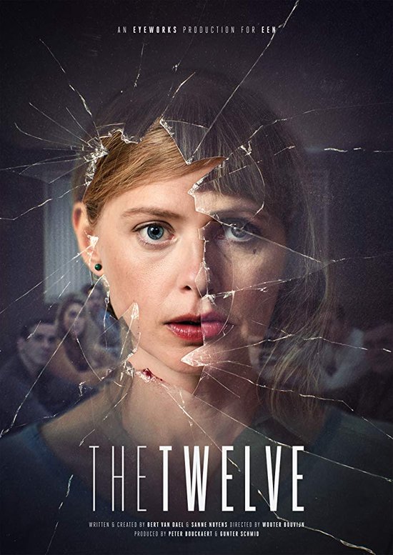 DVD-cover met de titel 'THETWELVE'. Een gebroken spiegel bedekt het gezicht van een vrouw. Tekst met 'AN EYEWORKS PRODUCTION FOR EEN' en crew credits.