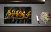 Inductieplaat Beschermer - Ara papegaaien zitten op een rijtje langs elkaar op een tak - 85x51 cm - 2 mm Dik - Inductie Beschermer - Bescherming Inductiekookplaat - Kookplaat Beschermer van Zwart Vinyl