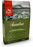Orijen Tundra biologisch voedende kattenvoer. Toont berglandschap, herten, wilde zwijnen, berggeiten, Arctic char, eenden.