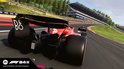 Een rode Formule 1 auto met "Power" logo en "D & BO" op de achtervleugel racet op een circuit.
