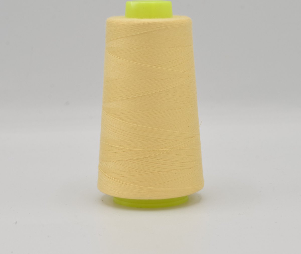 Overlock Garen per 4 stuks - 3000 Yards (2742 meter) per stuk - In 36 kleuren leverbaar - Licht Geel