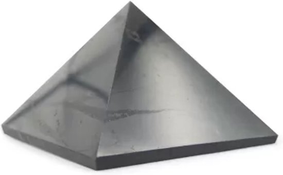 Ruben Robijn Shungit edelsteen piramide, 5 cm. Zwarte, gladde steen met een glanzend oppervlak.