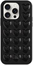 xoxo Wildhearts Heartbreaker Black telefoonhoesje - Geschikt voor iPhone 15 Pro - Heart case - Hoesje met hartjes patroon - Case met hart - verstevigde backcover - Zwart