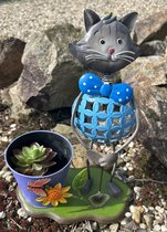 Metalen decoratie tuinbeeld met bloempot - Kat met wiebelhoofd - meerkleurig - hoogte 34x28x25 cm - exclusief plant - Voor binnen en buiten - Woonaccessoires - Tuinaccessoires - Tuindecoratie