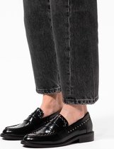 Manfield - Dames - Zwarte leren loafers met zilverkleurige studs - Maat 37