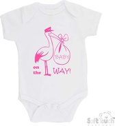100% katoenen Romper Aankondiging Zwangerschap "Baby on the way"! 2.0" Ooievaar Meisjes Katoen Wit/roze Maat 56/62