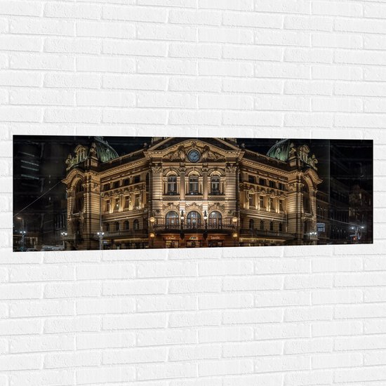 Muursticker - Gebouw - Stad - Groot - Verlicht - 150x50 cm Foto op Muursticker