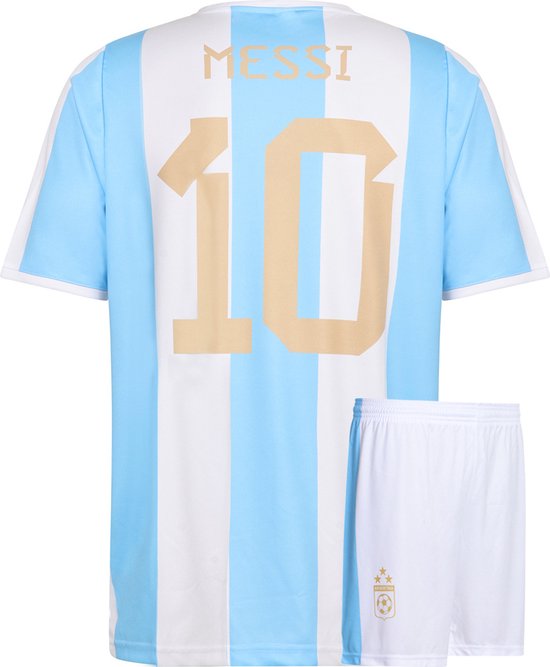 Achterkant van een wit met lichtblauw gestreept voetbalshirt met "MESSI 10" en een wit broekje.