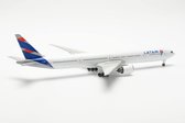 Herpa schaalmodel vliegtuig Boeing 777-300ER LATAM Airlines Brasil schaal 1:500 lengte 14,8cm