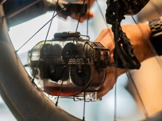 BBB Cycling Bio DriveTrain Cleaner - Kettingreiniger Fiets - Plantaardige Ketting Ontvetter - Geschikt Voor Ketting, Cassette en Aandrijfonderdelen - 1 Liter - BTL-250 van BBB Cycling — afbeelding 5