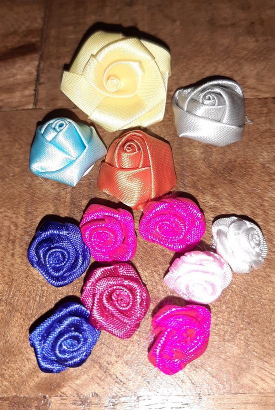 12 stoffen roosjes - verschillende groottes rozen stof - satijnen bloemetjes - bloemdecoratie - decoraties