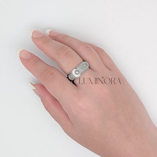 Luminora Cosmic Ring Zilver - Fidget Ring Maan, Ster & Zon - Anxiety Ring - Stress Ring - Anti Stress Ring - Spinner Ring - Spinning Ring - Draai Ring - Maat 65 | ⌀ 20.7 - RVS Ring - Stainless Steel Ring - Wellness Sieraden - Luminora Wellness Juwelier
