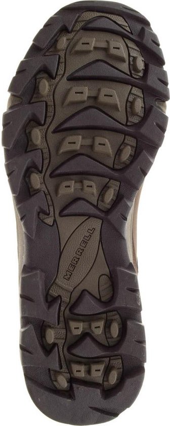 Onderkant van een bruine Merrell wandelschoen met grof profiel voor extra grip.