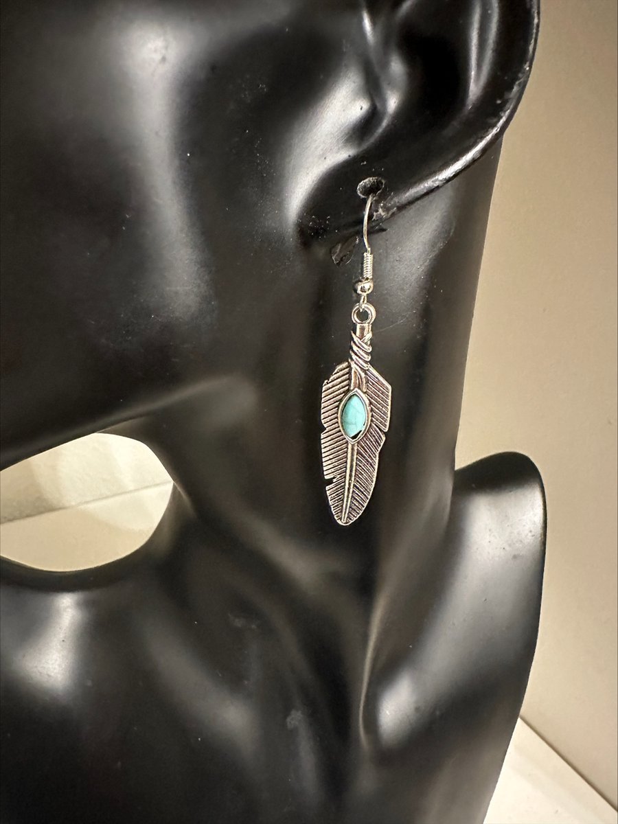 Veeroorhangers met blauw steentje | Make up | Parfum | Moederdag | Verjaardagscadeau| Cadeautje| Valentijnsdag| Kado | sieraden | vaderdag | oorbellen | oorsieraden