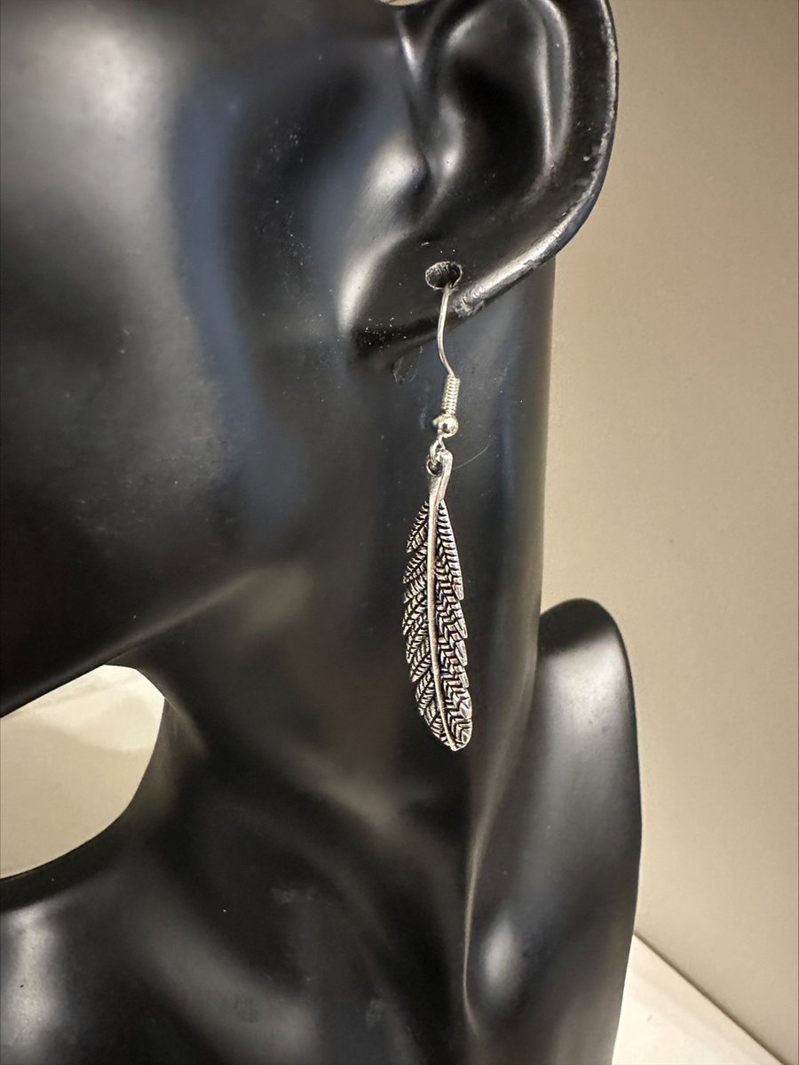Oudzilver kleurige veertjes oorhangers | Make up | Parfum | Moederdag | Verjaardagscadeau| Cadeautje| Valentijnsdag| Kado | sieraden | vaderdag | oorbellen | oorsieraden