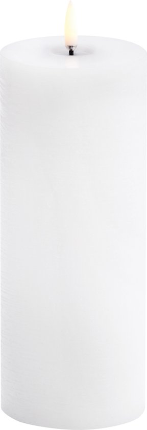 Witte, cilindrische led-kaars met vlam, 7,8 x 20 cm.