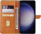 Smartphonica Samsung Galaxy S23 Ultra kunstleren hoesje met lipje en pashouders – Bruin / Kunstleer / Book Case geschikt voor Samsung Galaxy S23 Ultra