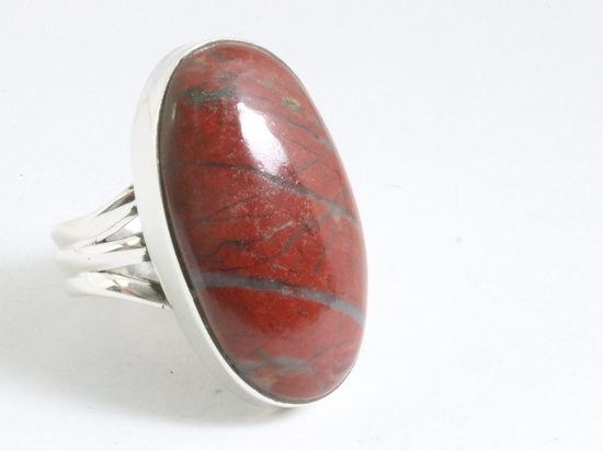 Grote ovale zilveren ring met rode jaspis - maat 19.5