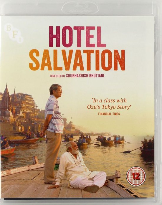 Couverture Blu-ray de Hotel Salvation montrant deux hommes au premier plan, avec des bateaux sur le Gange à l'arrière-plan.
