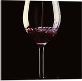 Acrylglas - Wijn - Wijnglas - Drank - Scherven - Schenken - Rood - 50x50 cm Foto op Acrylglas (Met Ophangsysteem)