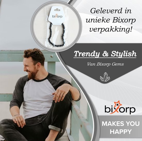 Man met baard, draagt een donkergrijze lavasteen armband, geleverd in Bixorp verpakking.