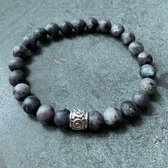 Armband - natuursteen - mat zwarte labradoriet - zilverkleurig element - 8 mm 21 cm