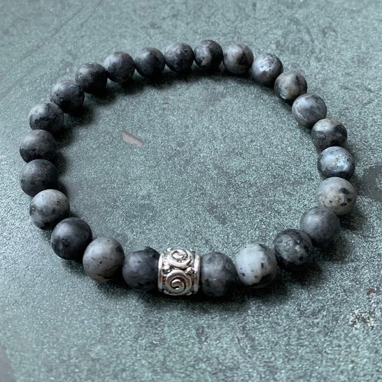 Armband - natuursteen - mat zwarte labradoriet - zilverkleurig element - 8 mm 21 cm