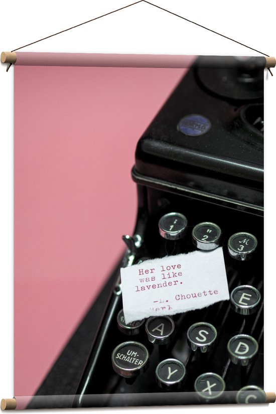 Textielposter - Quote op Wit Papier Liggend op Zwarte Vintage Typemachine op Roze Achtergrond - 60x80 cm Foto op Textiel