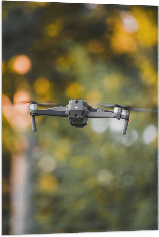 Vlag - Close-up van Grijze Vliegende Drone - 60x90 cm Foto op Polyester Vlag