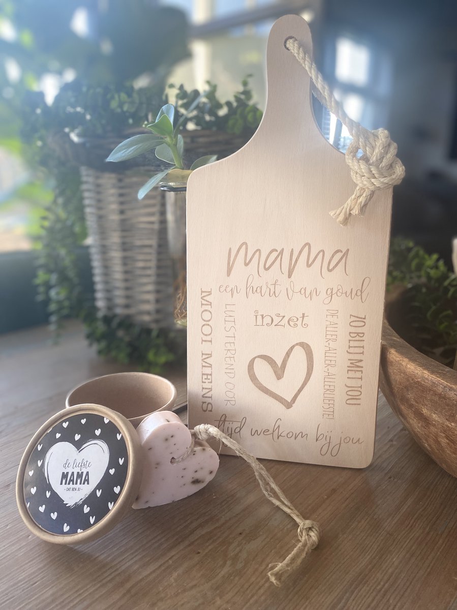 Creaties van Hier - serveerplankje - mama met zeepje - 35 cm - hout - glas - moederdag cadeautje