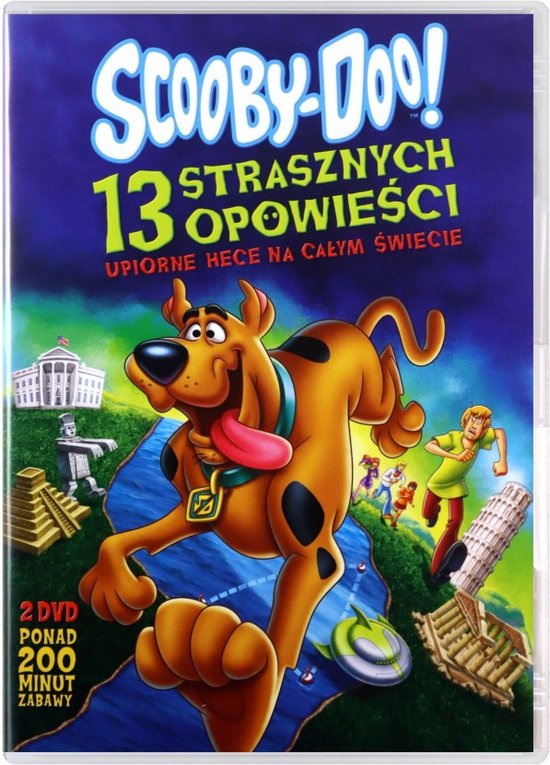 De cover van de DVD 'Scooby-Doo! 13 Strassnych Opowiesci'. Scooby-Doo rent over een rivier, met beroemde monumenten op de achtergrond.