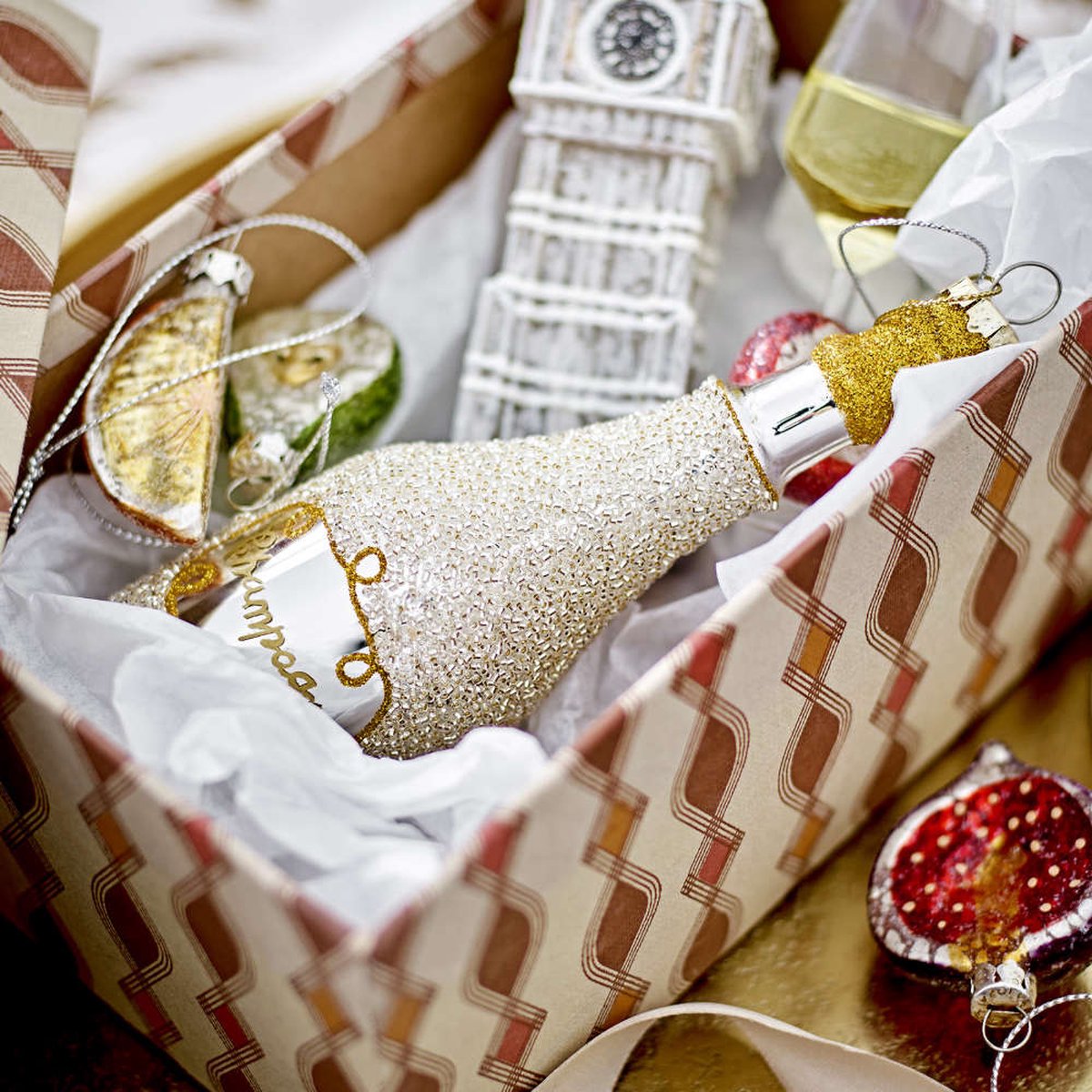 Bloomingville Grisja kerstdecoratie hanger champagnefles - glas - goud / glitter - D 5 cm - H 15 cm