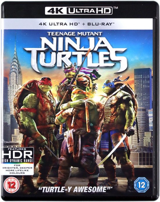 Voorzijde van de Teenage Mutant Ninja Turtles 4K Ultra HD + Blu-ray verpakking met de vier turtles op de voorgrond en New York op de achtergrond.