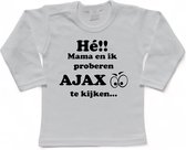 Amsterdam Kinder t-shirt | Hé!!!! Mama en ik proberen AJAX te kijken..." | Verjaardagkado | verjaardag kado | grappig | jarig | Amsterdam | Ajax | cadeau | Cadeau | Kado | Kadootje | wit/zwart | Maat 98
