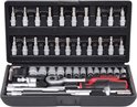 Opengemaakte zwarte koffer van KS Tools met een 48-delige dopsleutelset. De set bevat doppen, bits en een ratel met rood-zwarte handgreep.