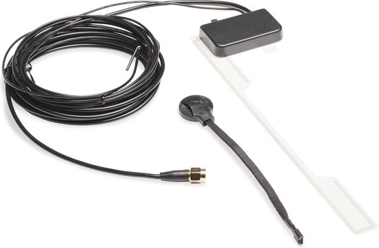 DAB+ antenne met kabel, ontvangerbox en connector.