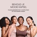 Vier vrouwen met verschillende huidskleuren en haartypes, die glimlachen en poseren.