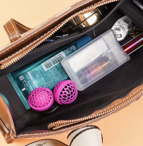 IXEN Kruimel Verzamelaar - Schoonmaakbal voor Rugzak - Handtasreiniger met Kleefbal voor Stof en Kruimels - Reisaccessoire voor Tas en Rugzak Onderhoud - Zwart