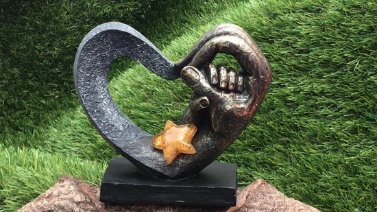 Urn beeld ' In eeuwige liefde met elkaar verbonden' met ster van glas waar crematie-as in gesmolten wordt -Ster Urn wordt door Jet handgemaakt-Handgemaakte urn met crematie- as vast geblazen/gesmolten in glas-Urn-Herdenkingsbeeld- Symbolische urn