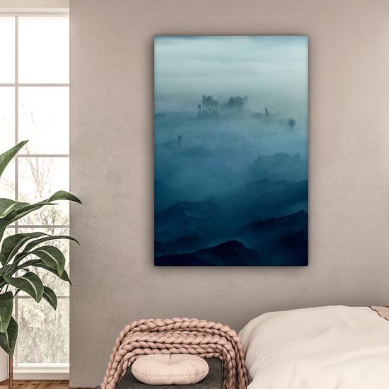 Peinture sur toile - Brouillard - Arbres - Berg - Blauw - Canvasdoek - Photo sur toile - 80x120 cm - Peintures sur toile
