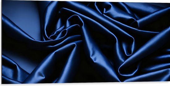 Dibond - Opgerolde Blauwe Stof - 100x50 cm Foto op Aluminium (Met Ophangsysteem)